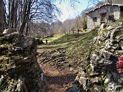 69 Il Rif. Monte Zucco (1150 m) nella radura dei Foppi